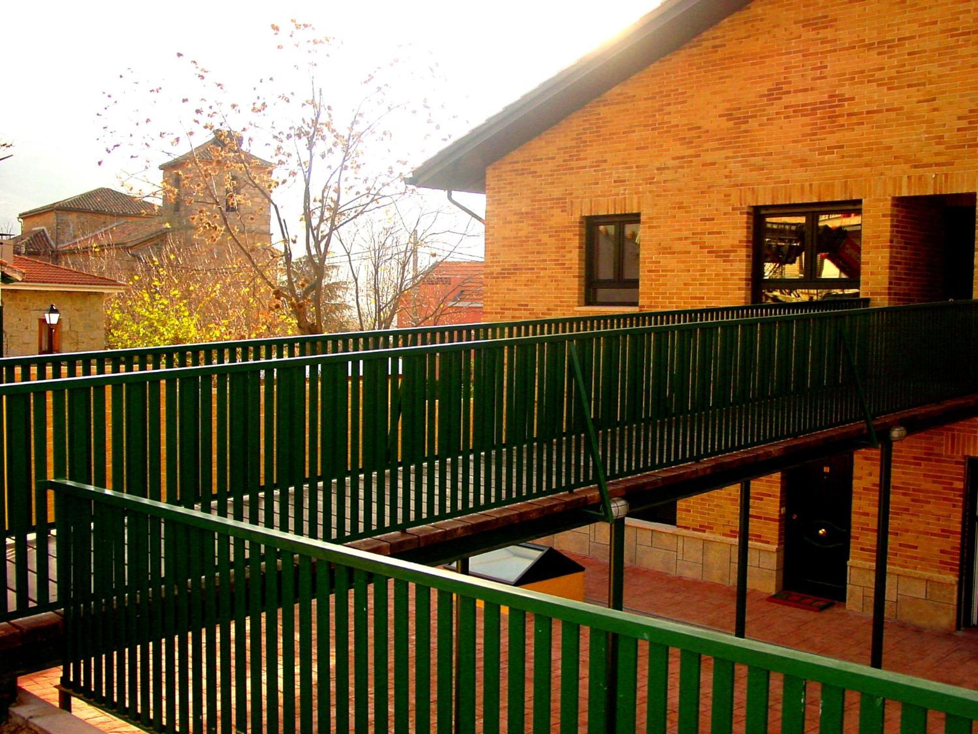 Apartahotel Rural Collarubio Luxury Collado Mediano Екстериор снимка